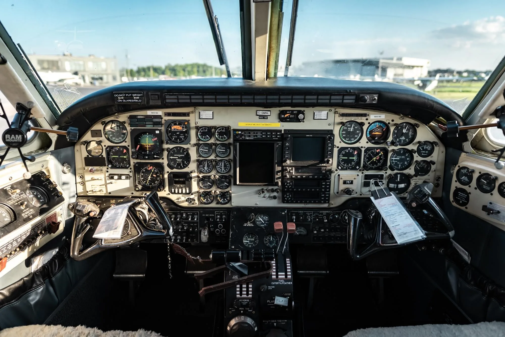 C-gmnl - 1978 Beechcraft King AIR B100