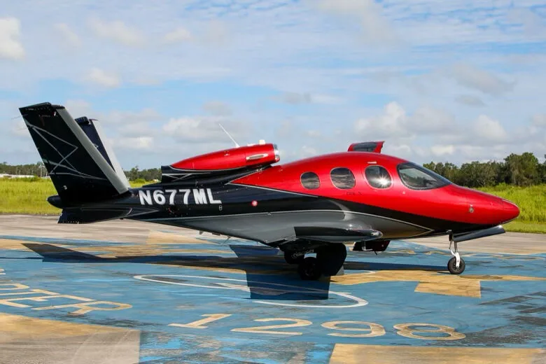Exterior view of a Cirrus N677ML SF50-G2+ Elite - Aerista.