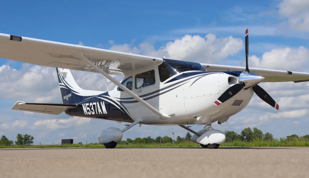 Exterior view of a Cessna N537AM T182T Skylane - Aerista.
