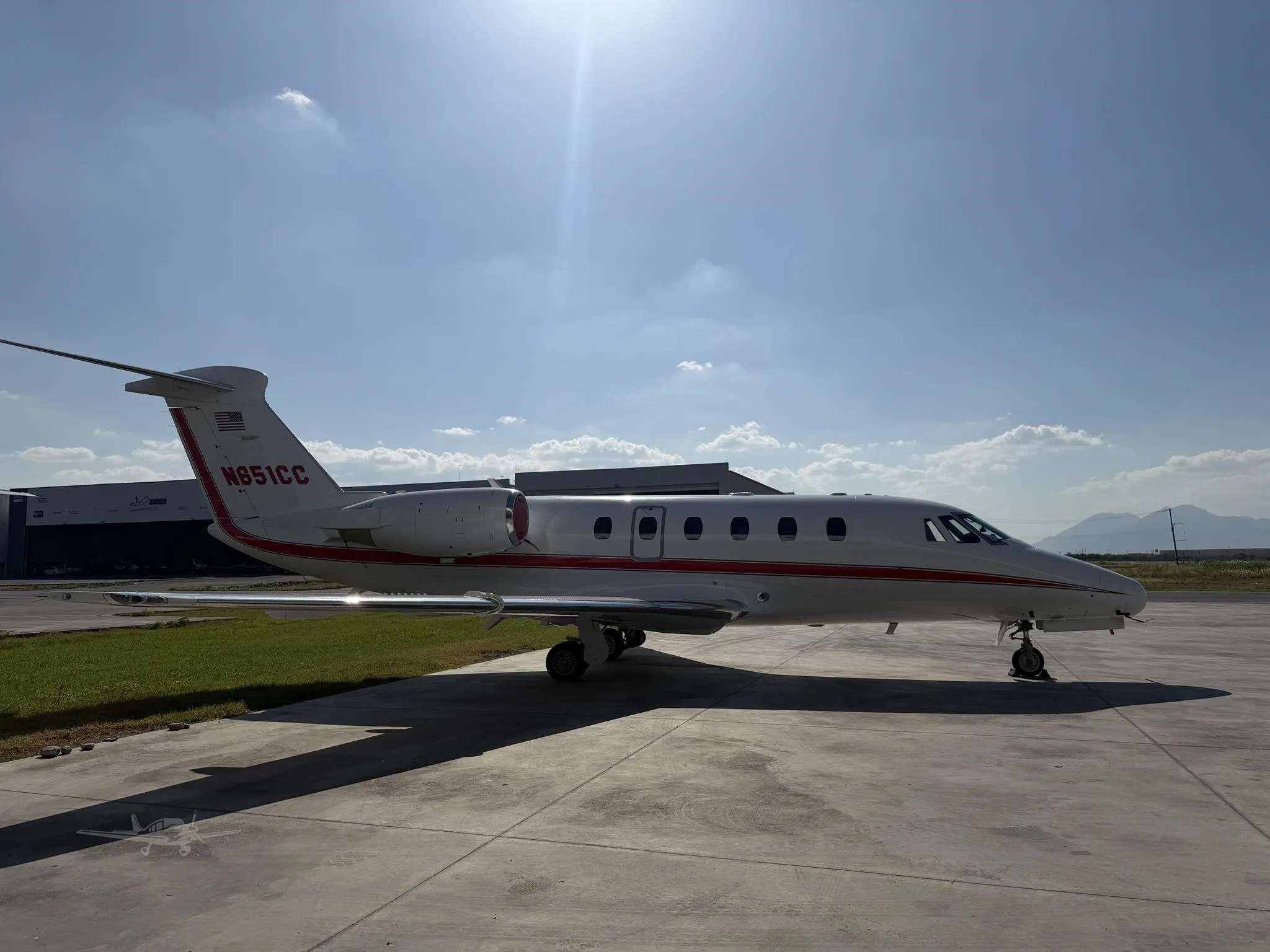 Exterior view of a 2000 CESSNA CITATION VII, N651CC.