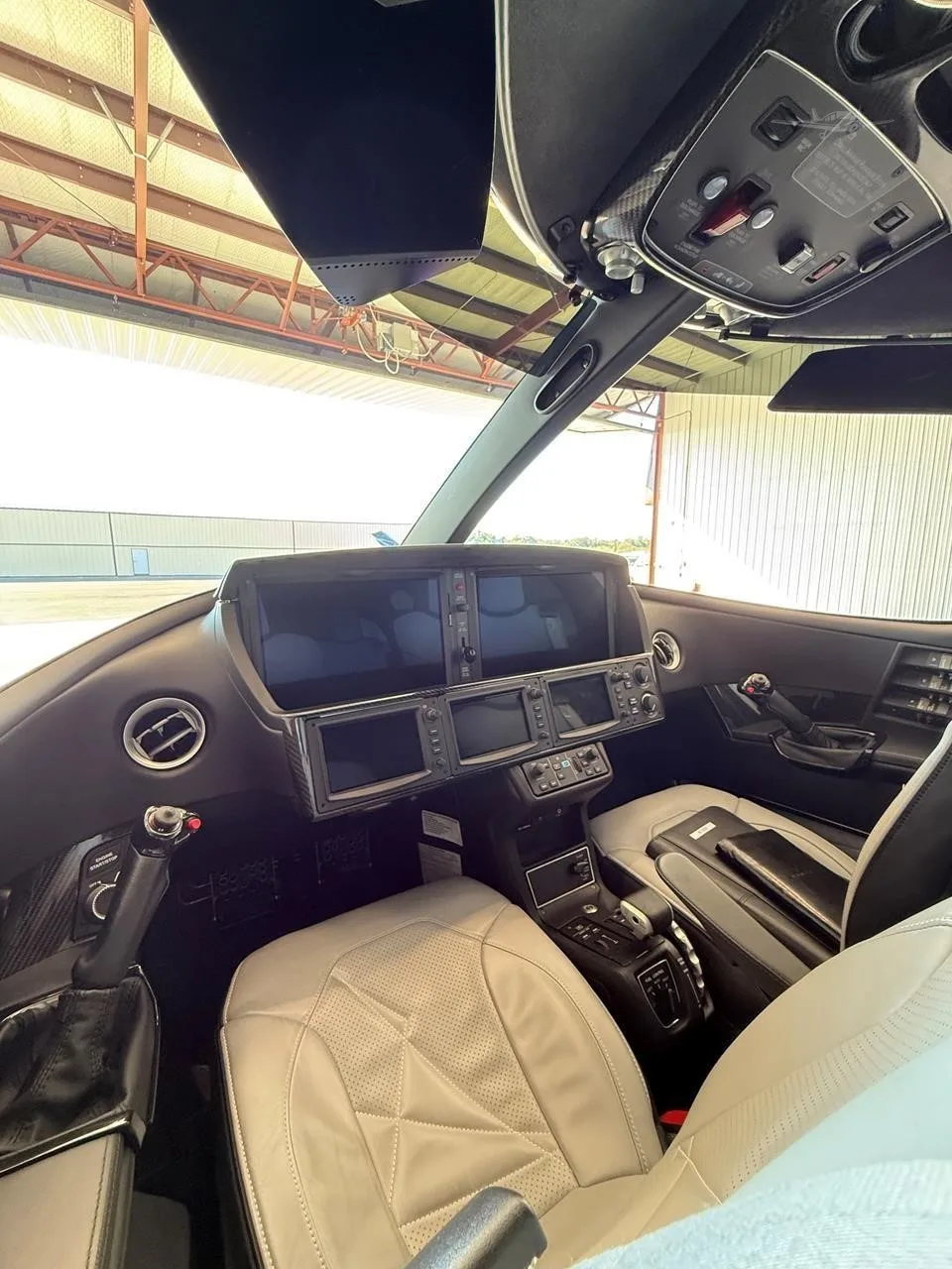 Cockpit and instrument panel of a 2023 CIRRUS VISION SF50-G2+.