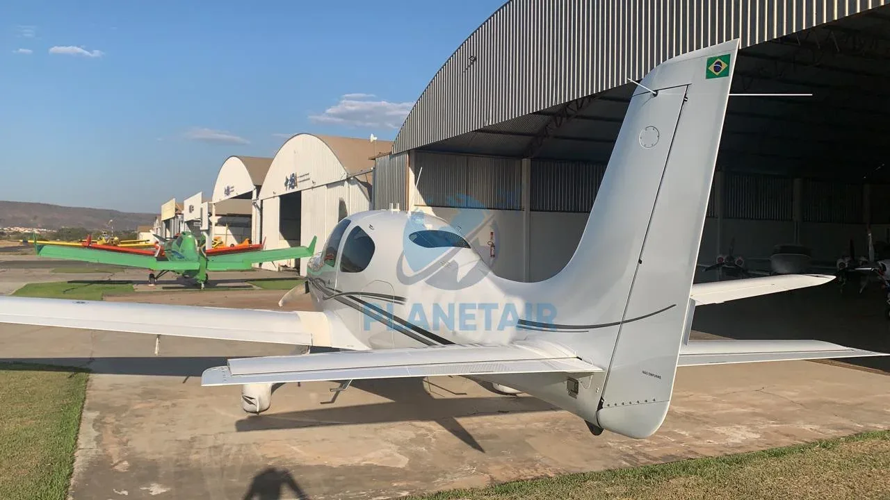 Exterior view of a 2011 Cirrus Aircraft SR22.