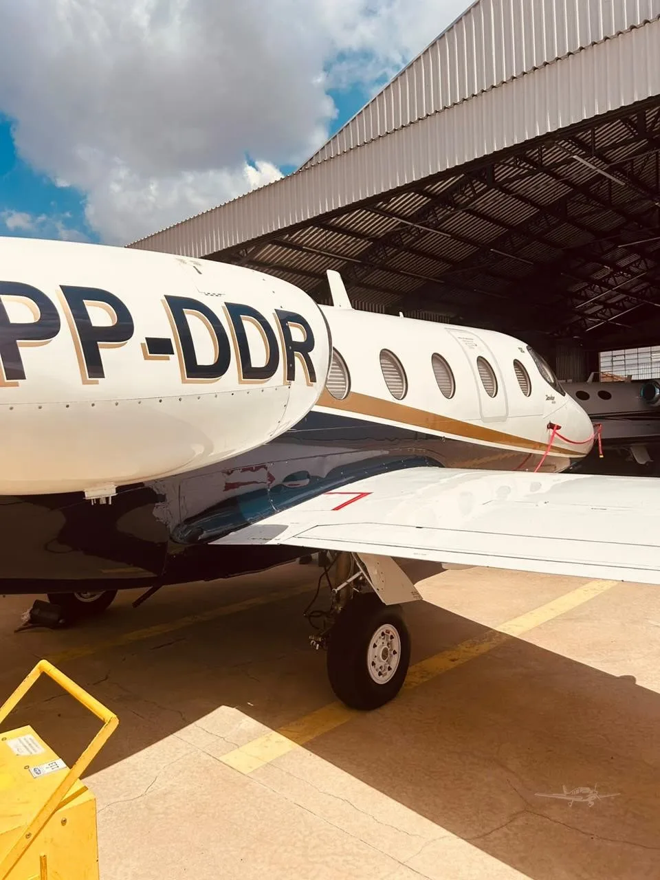 Exterior view of a 1997 HAWKER 400A, PP-DDR.