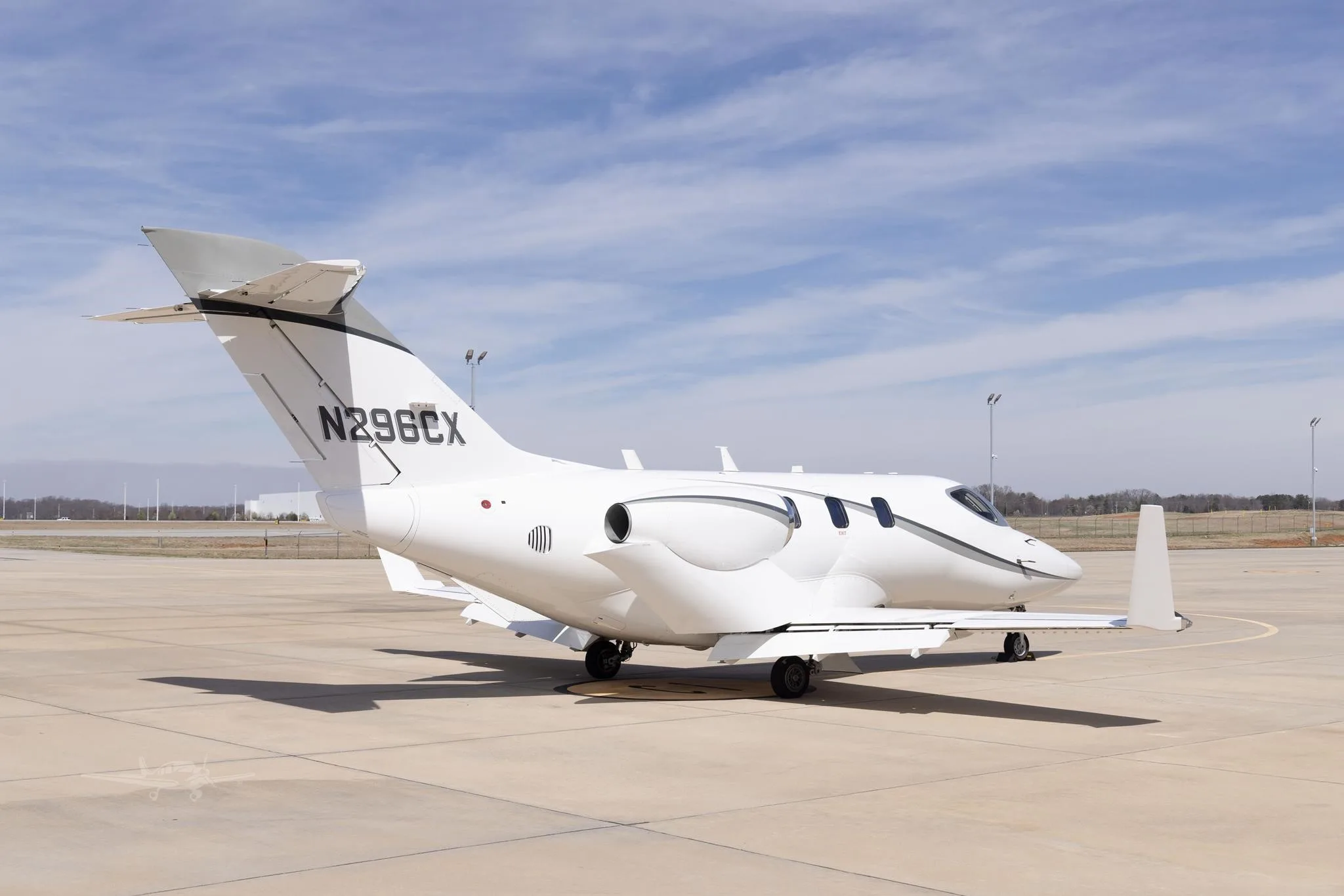 Exterior view of a 2022 HONDA JET ELITE S, N296CX.