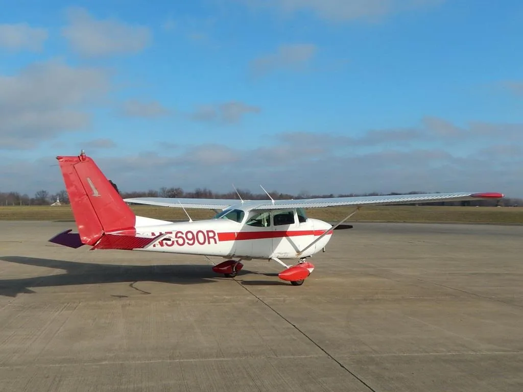 Exterior view of a 1965 Cessna 172F- N5690R Aircraft.