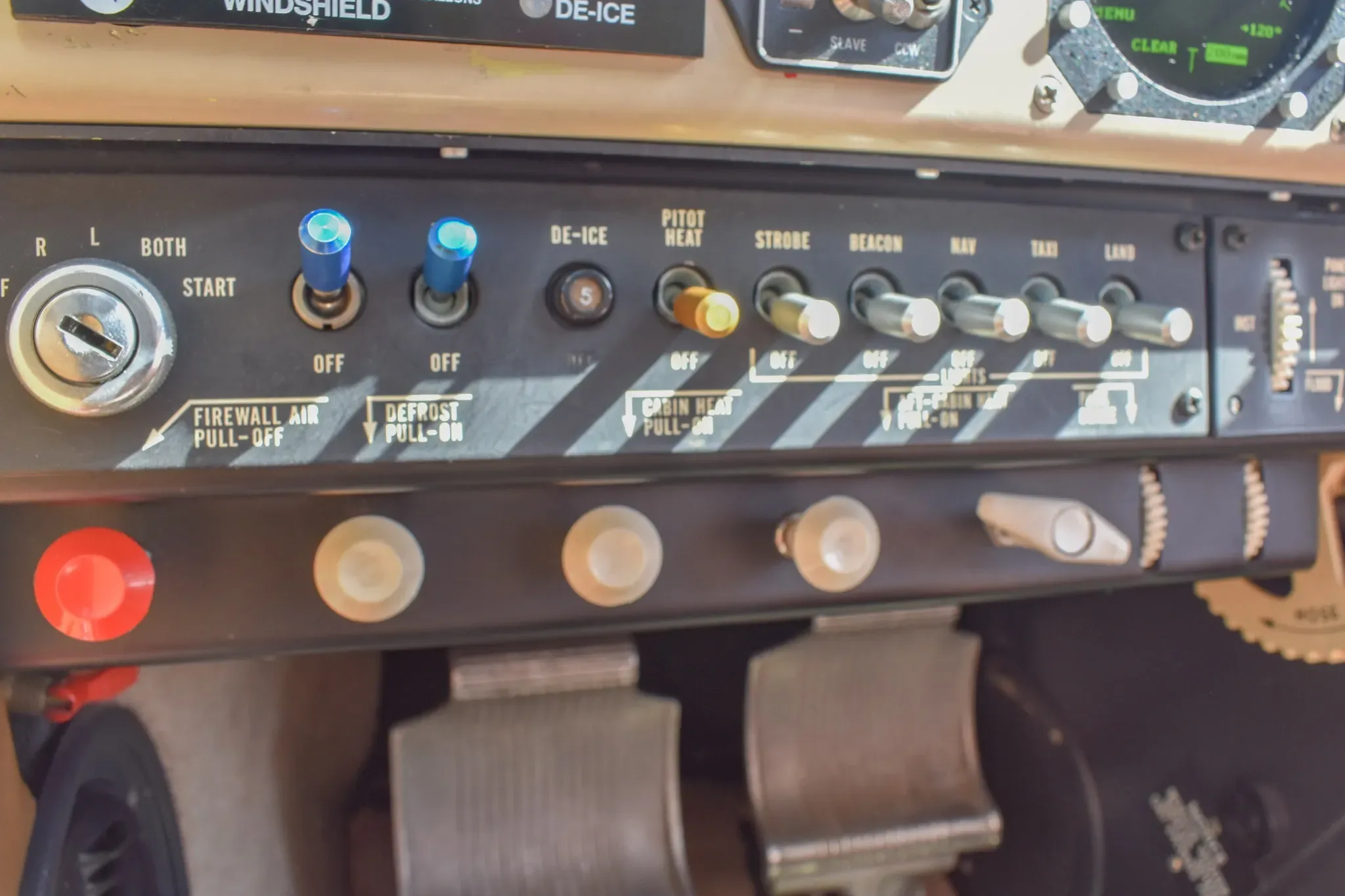 Avionics suite of a 1989 Beechcraft Bonanza.