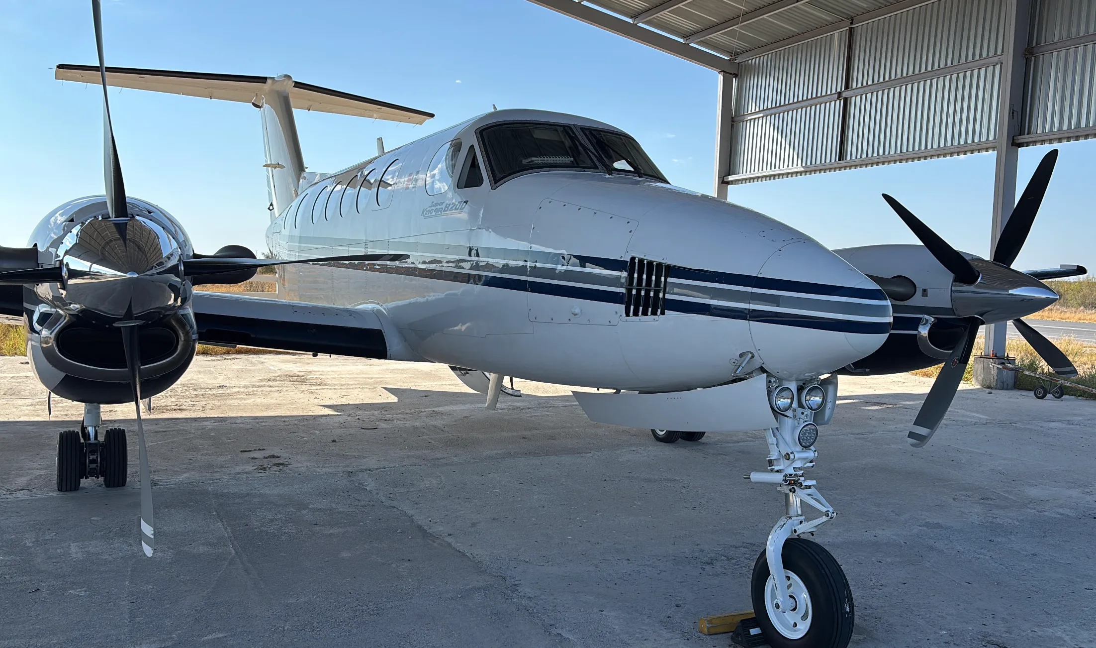 Cockpit and instrument panel of a Beechcraft King Air B200.