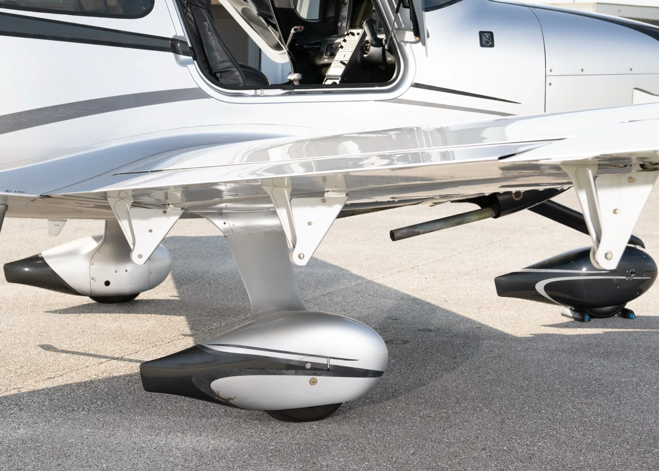 Exterior view of a 2015 Cirrus SR20-G3, N312AR.