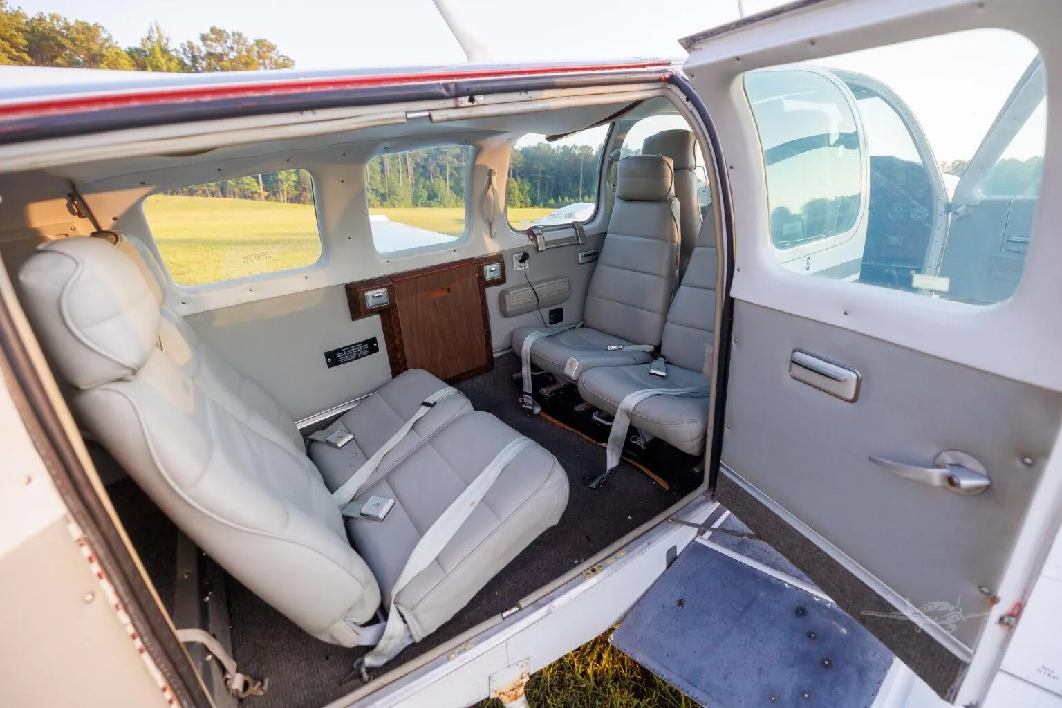 Cabin interior of a 1977 BEECHCRAFT 58 BARON.