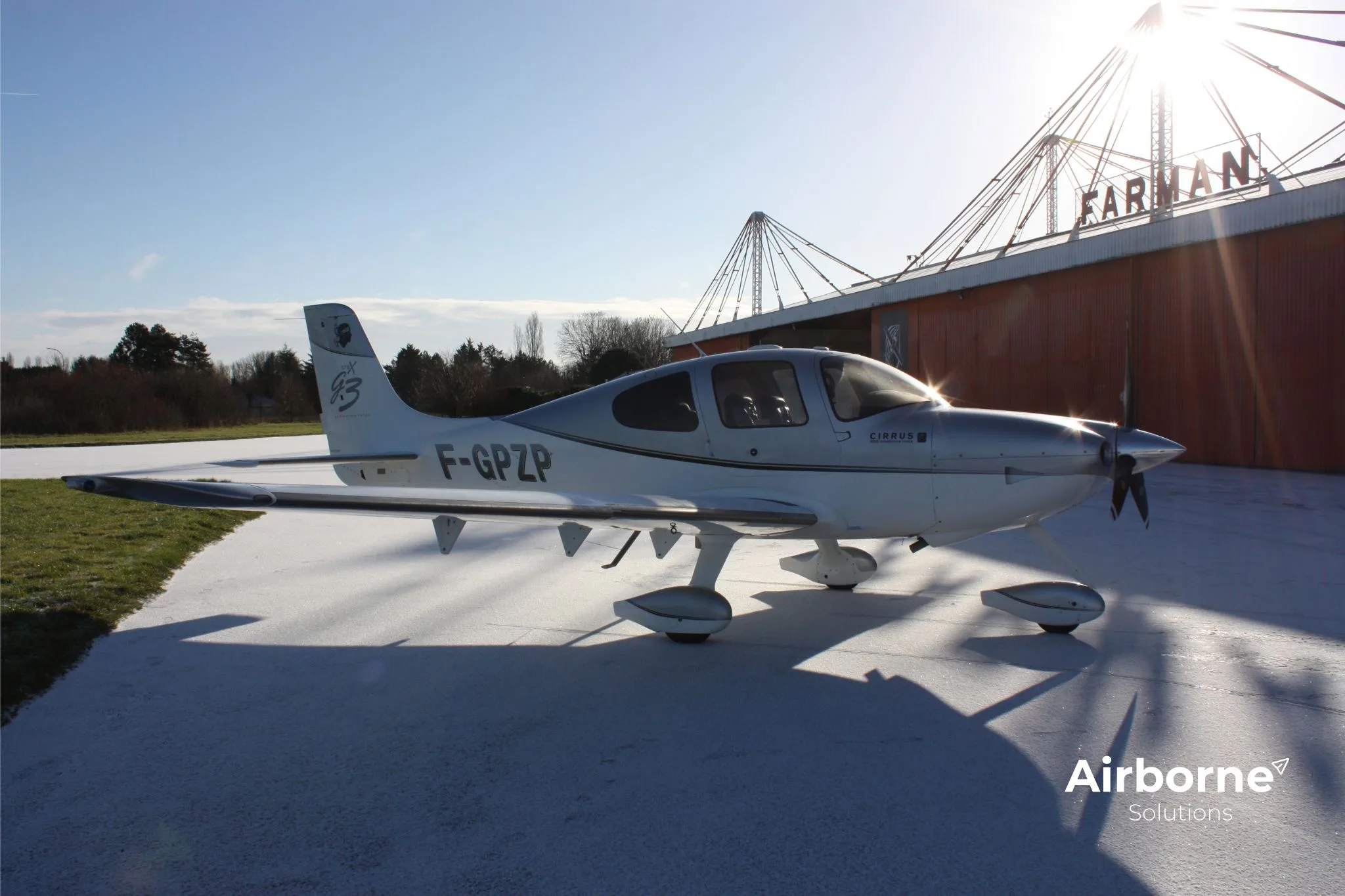 Exterior view of a 2007 Cirrus SR22 G3 GTSx.