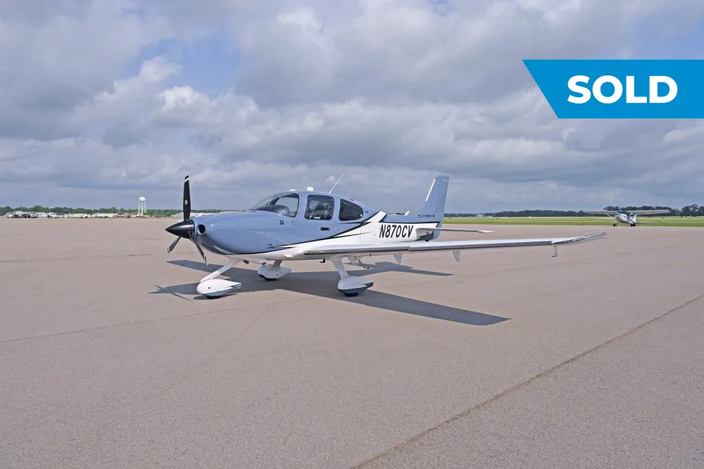 Exterior view of a 2021 Cirrus SR22, N870CV.