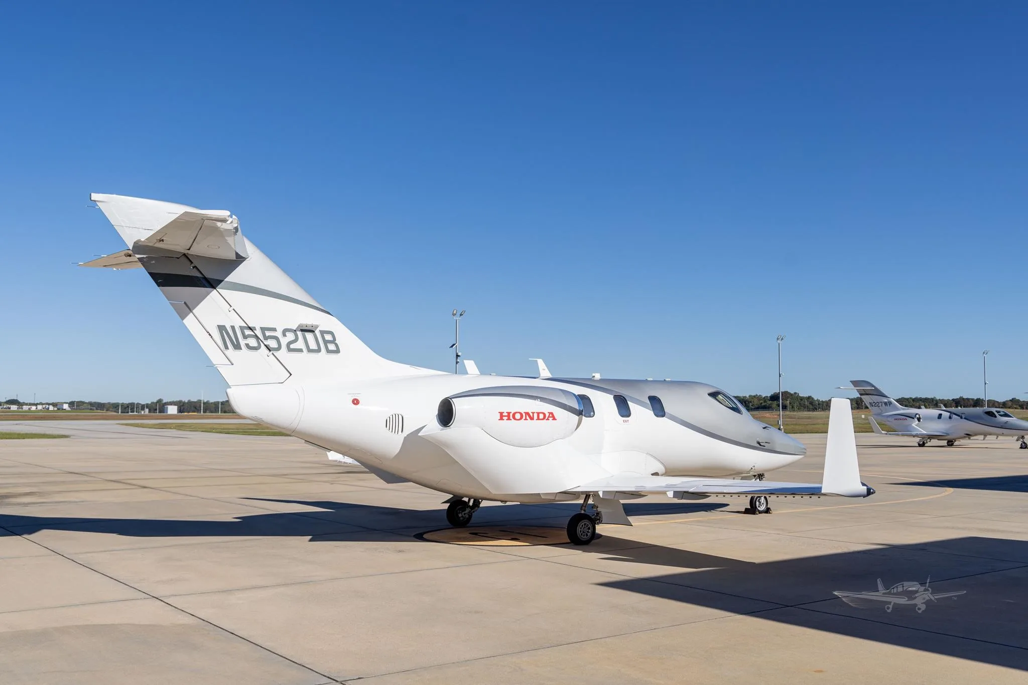 Exterior view of a 2017 HONDA JET APMG S, N552DB.