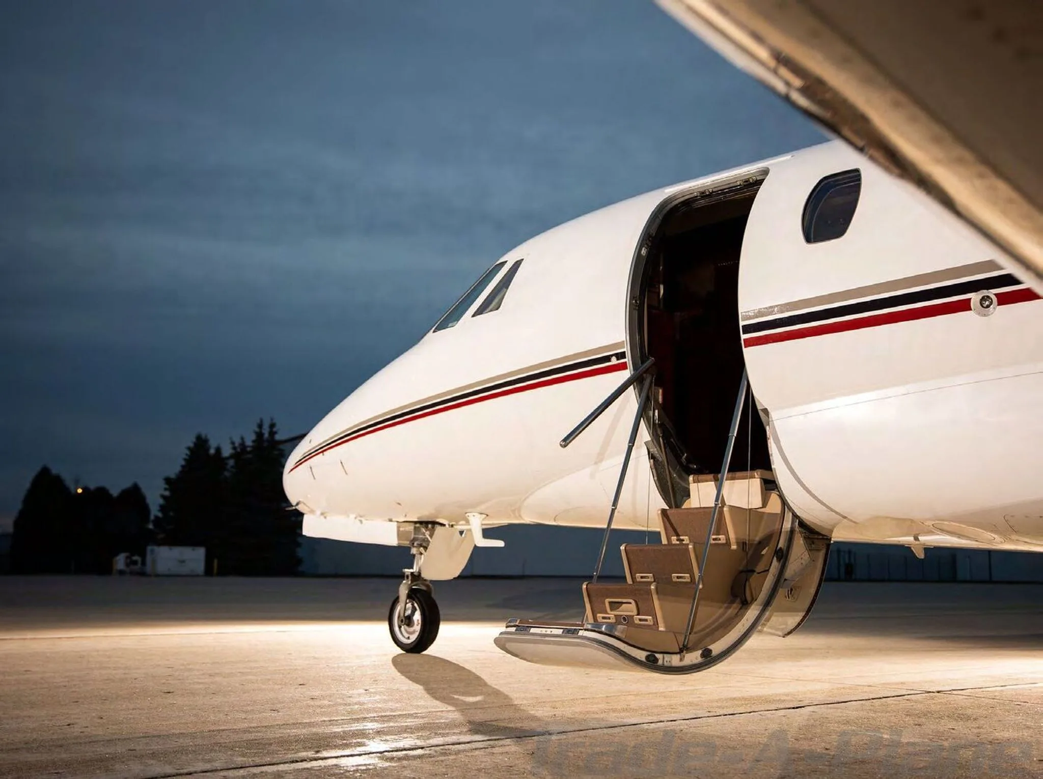 Exterior view of a 2001 CESSNA CITATION EXCEL, N697SD.