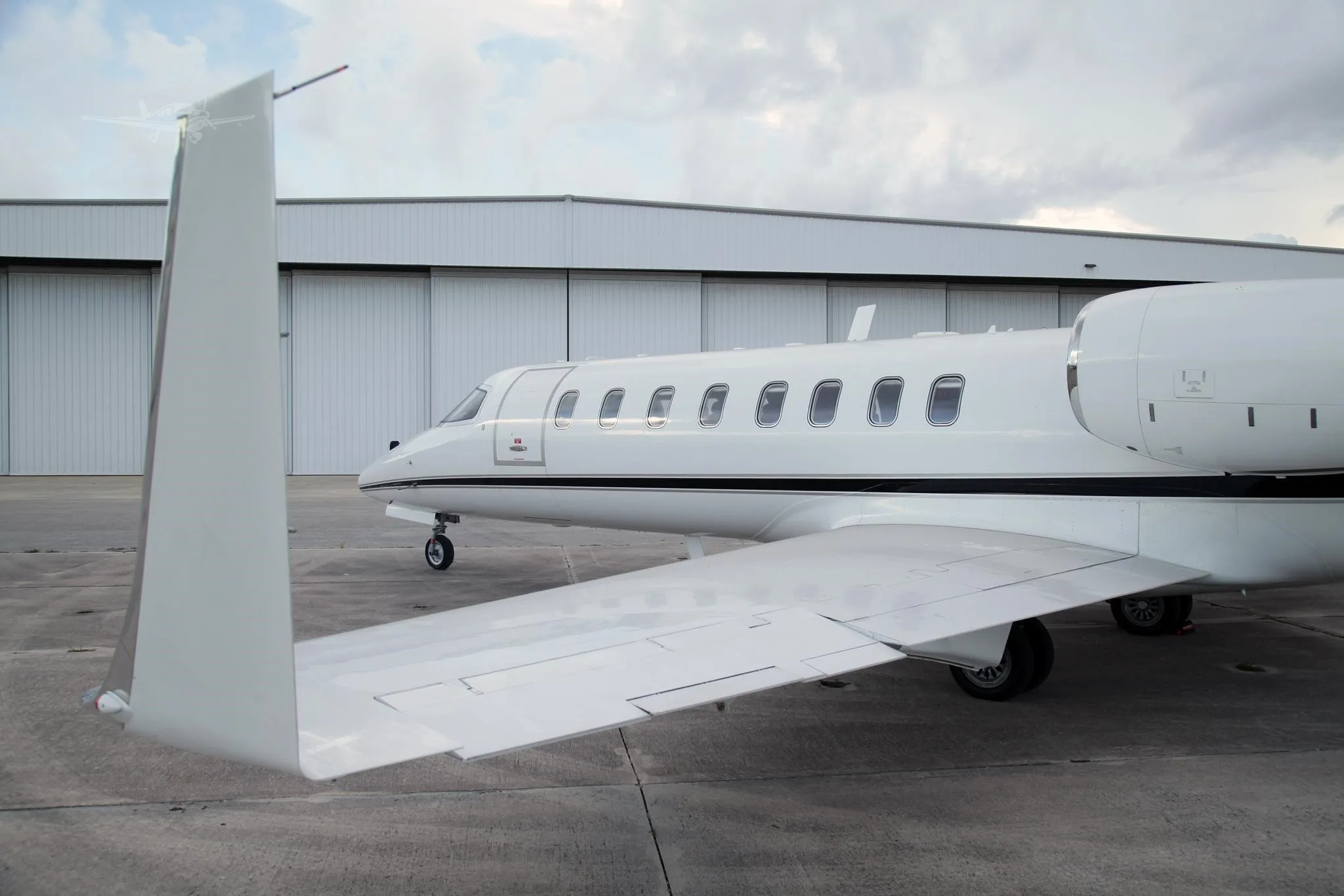 Exterior view of a 2000 LEARJET 45, N740TF.