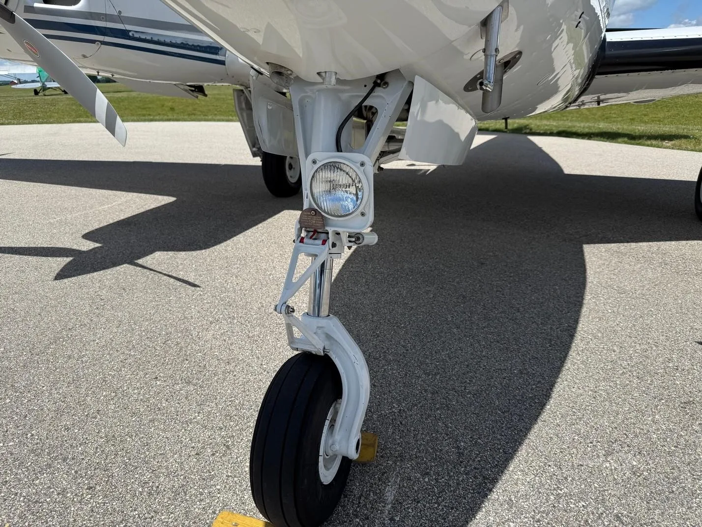 Exterior view of a 1981 BEECHCRAFT 58 BARON, N18142.