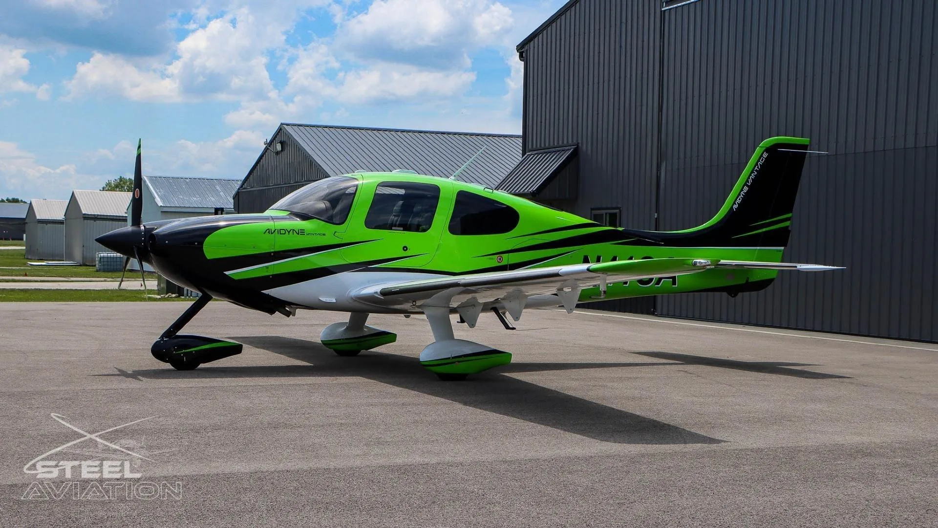 Marketing image of a 2005 CIRRUS SR22-G2.