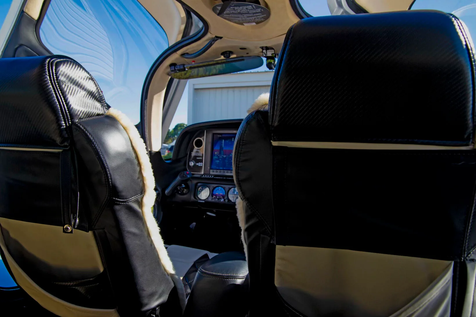 Cabin interior of a 2014 Cirrus SR22-G5 GTS.