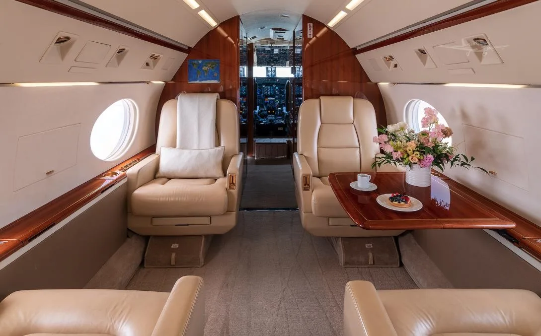 Cabin interior of a 1999 GULFSTREAM GIVSP.