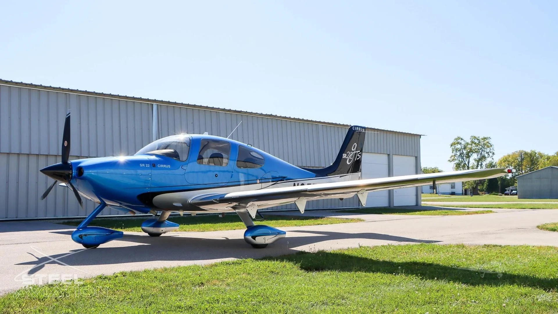 Exterior view of a 2005 CIRRUS SR22-G2, N65TY.