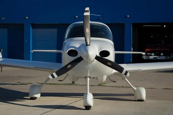 Exterior view of a 2020 Cirrus SR20, YR-ADU.