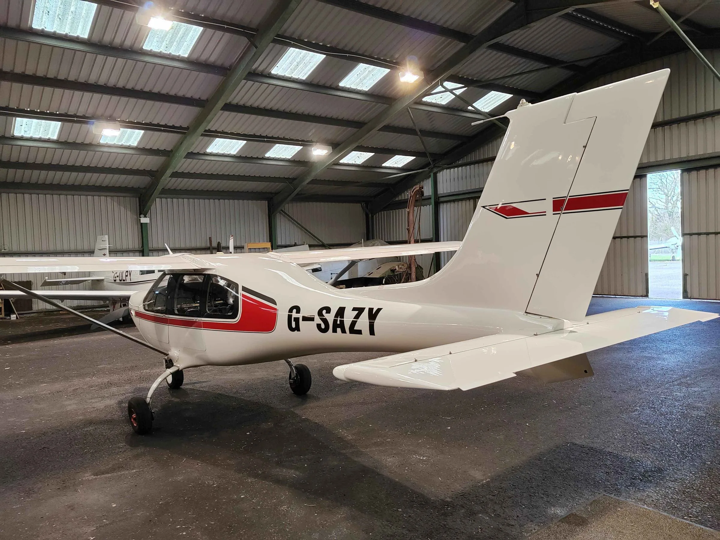 Exterior view of a 2004 Jabiru J400.