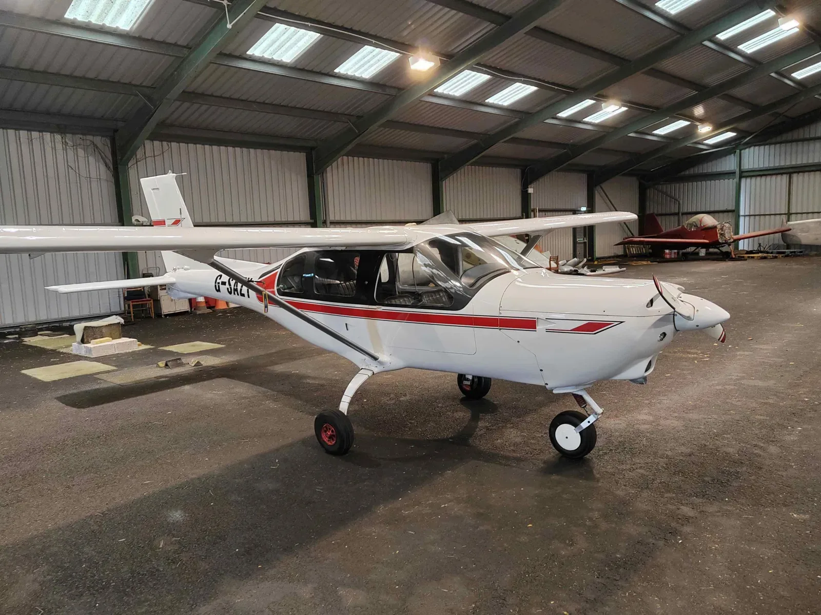Exterior view of a 2004 Jabiru J400.
