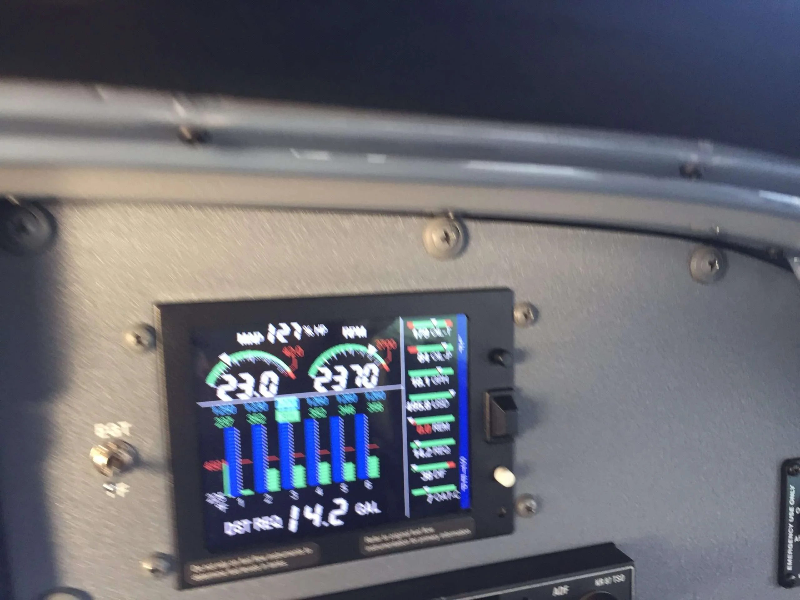 Avionics suite of a 1999 Cessna 182S.