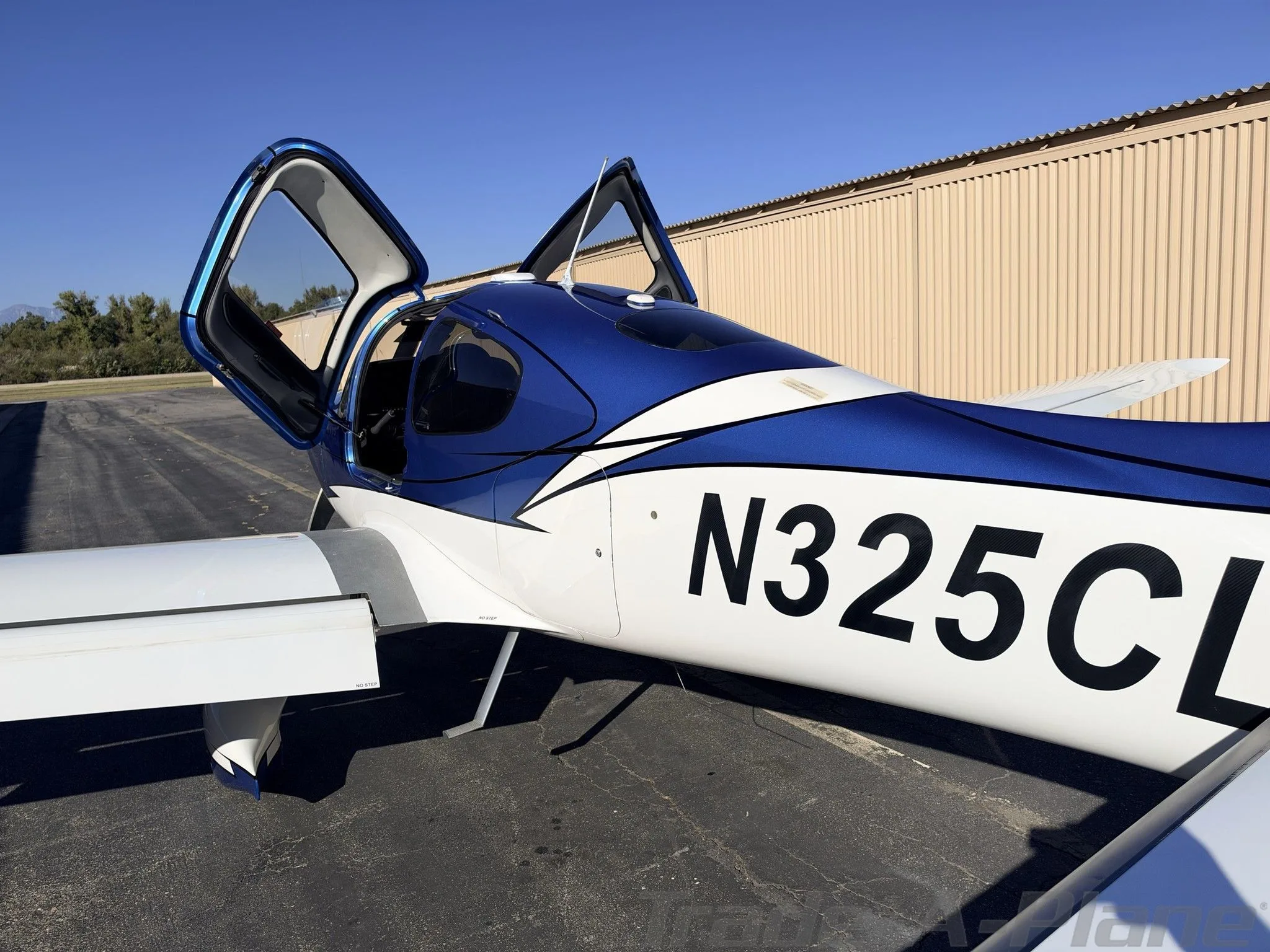 Exterior view of a 2008 CIRRUS SR22-G3 TURBO GTS, N325CL.