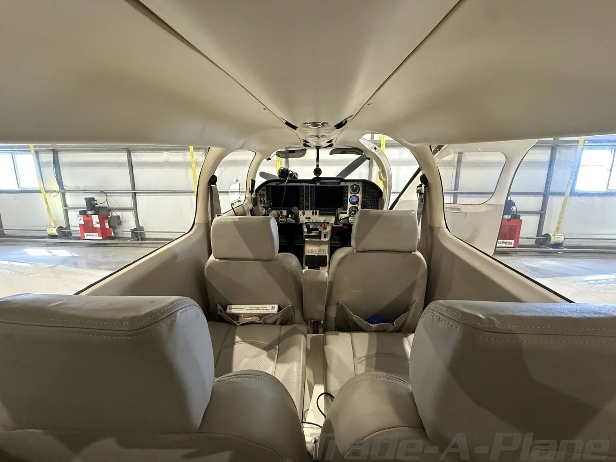 Cabin interior of a 2005 MOONEY M20M GX BRAVO.