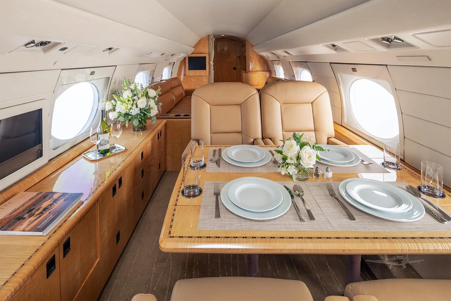 Cabin interior of a 1992 GULFSTREAM GIV.
