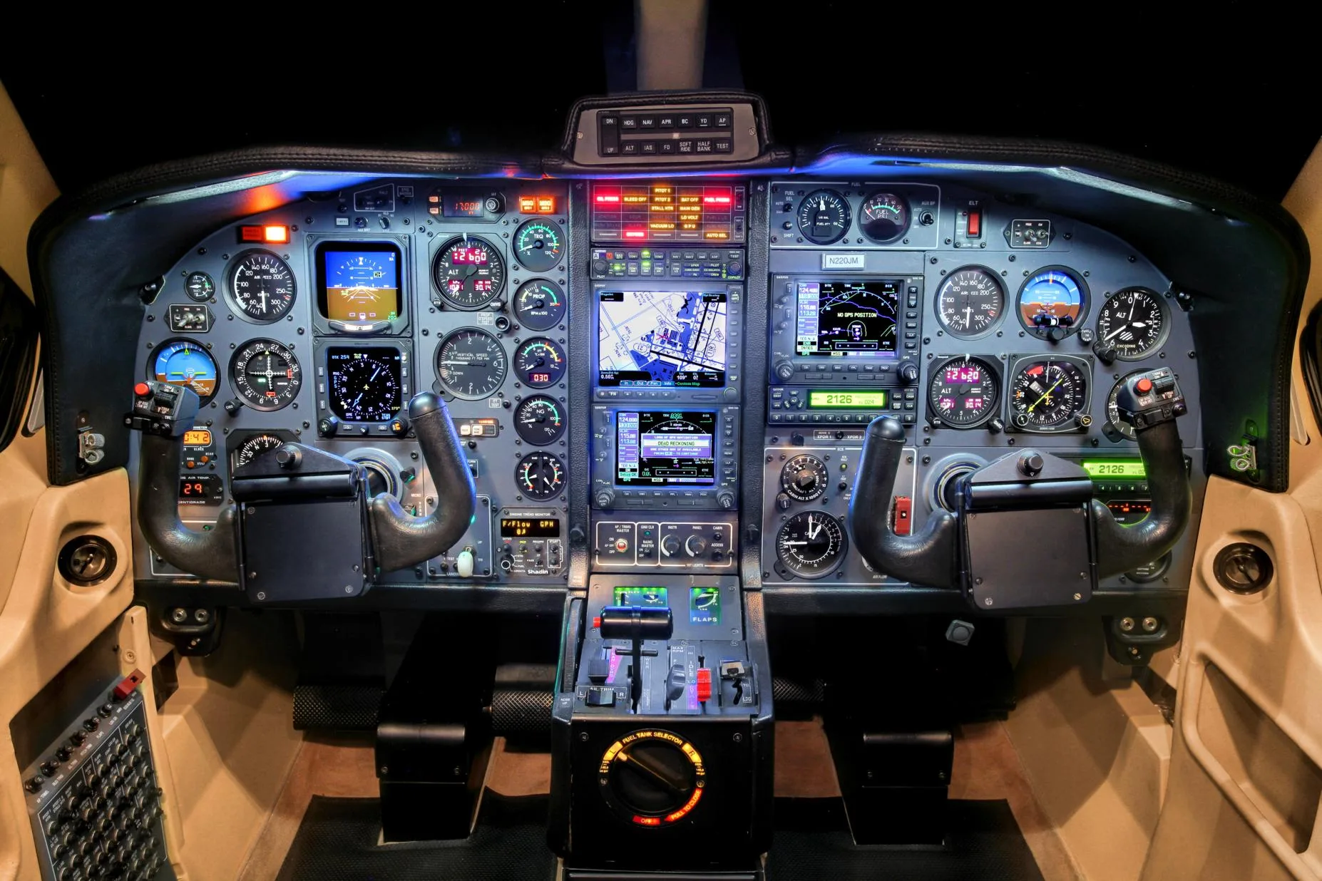 Cockpit and instrument panel of a Socata tbm 700c2 sn 289.