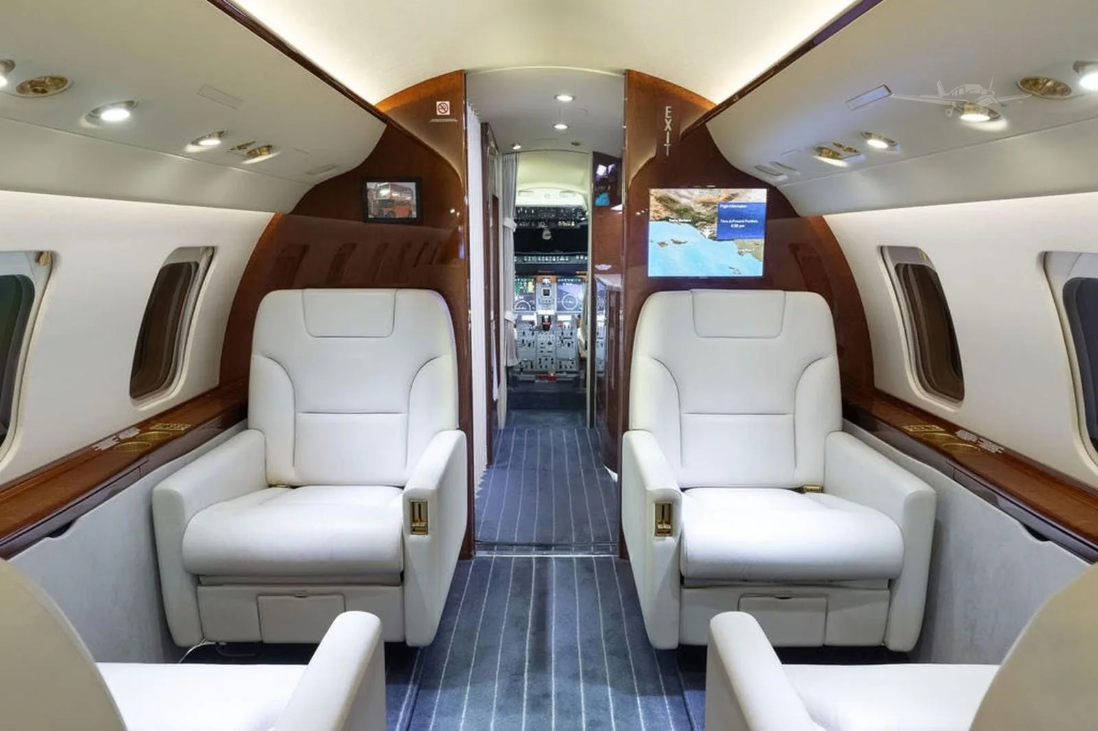 Cabin interior of a 2009 BOMBARDIER CHALLENGER 605.