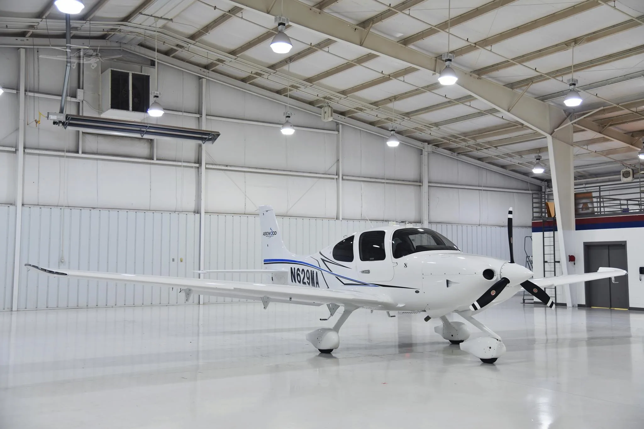 Exterior view of a 2025 CIRRUS SR20-G7, N629MA.