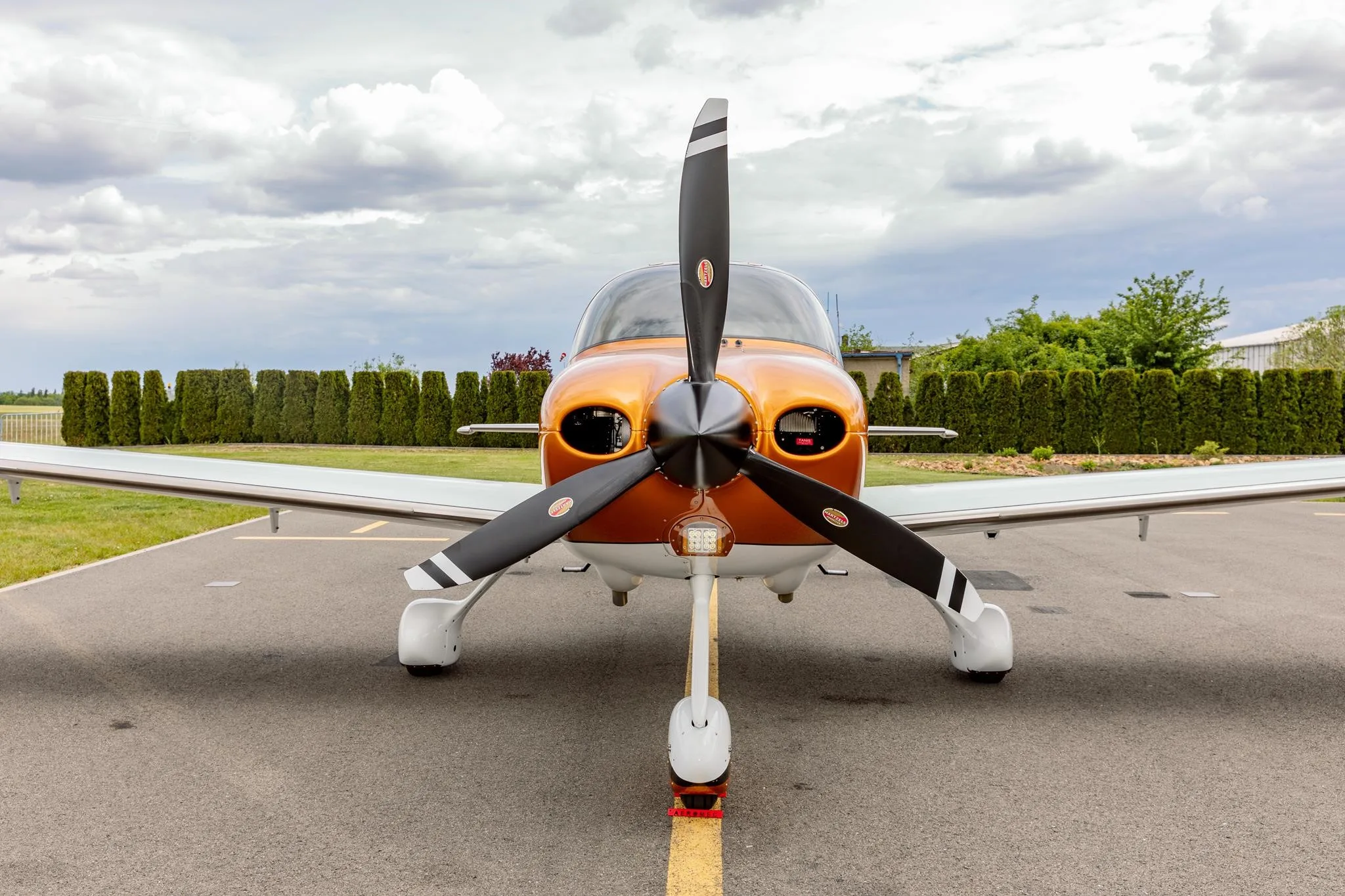 Exterior view of a 2024 CIRRUS SR22-G7, T7-PHS.