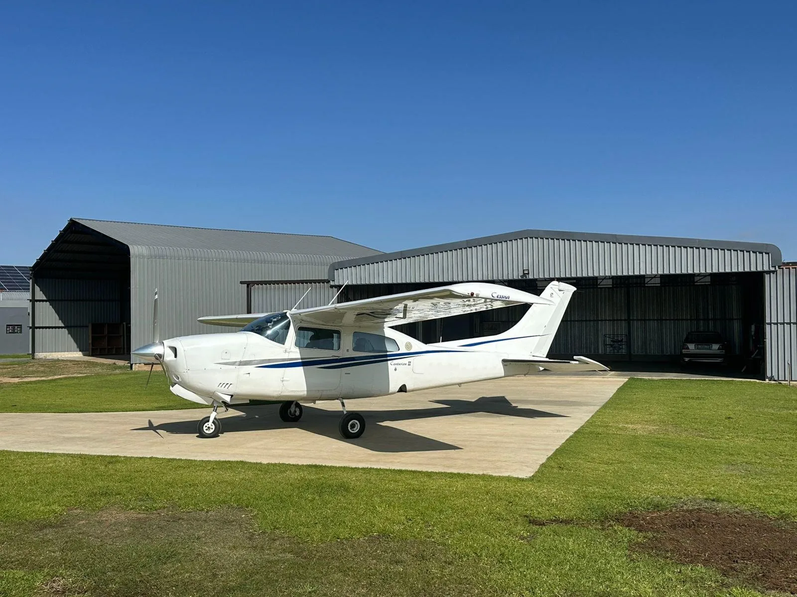 Exterior view of a 1979 CESSNA 210N.