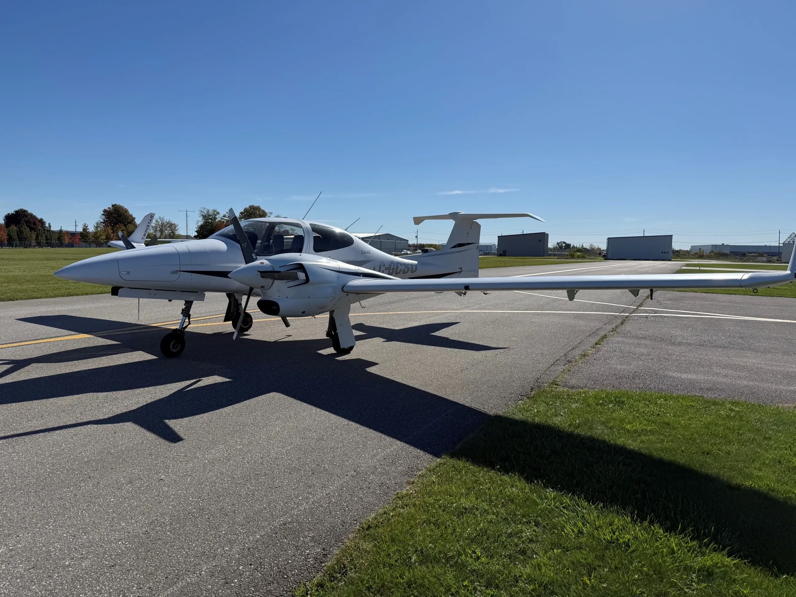 Exterior view of a 2004 Diamond DA, C-GCSO.