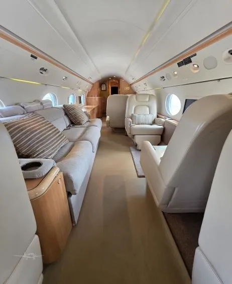 Cabin interior of a 1998 GULFSTREAM GIVSP.