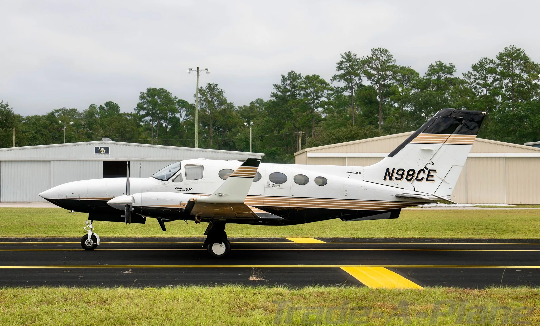 Exterior view of a 1978 CESSNA 414A, N98CE.