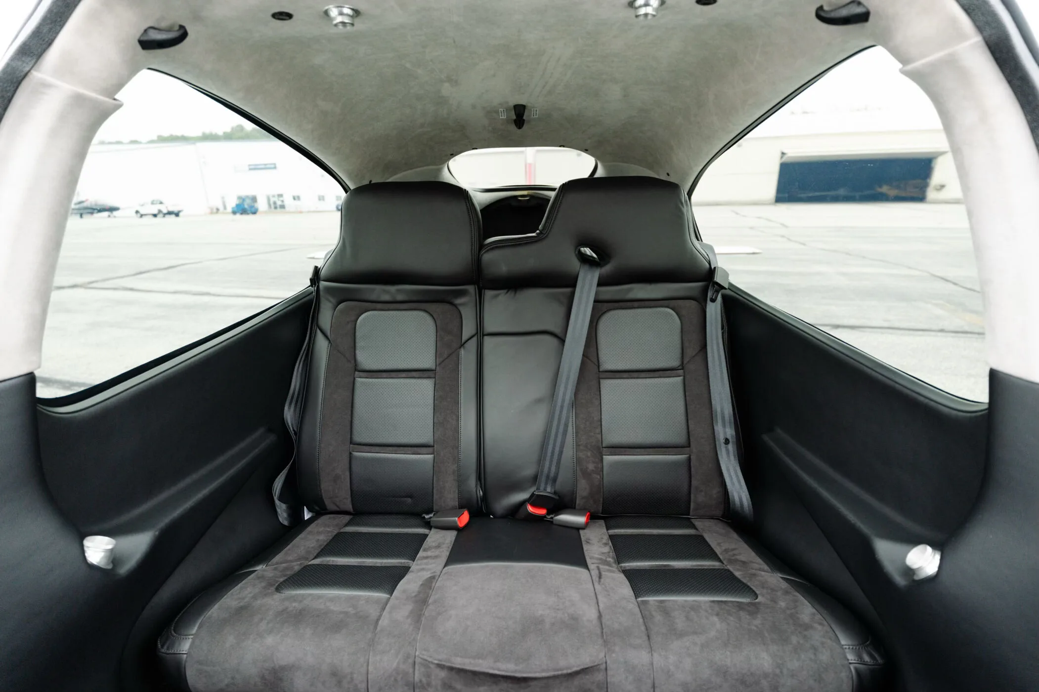 Cabin interior of a Cirrus SR22-G6 GTS.
