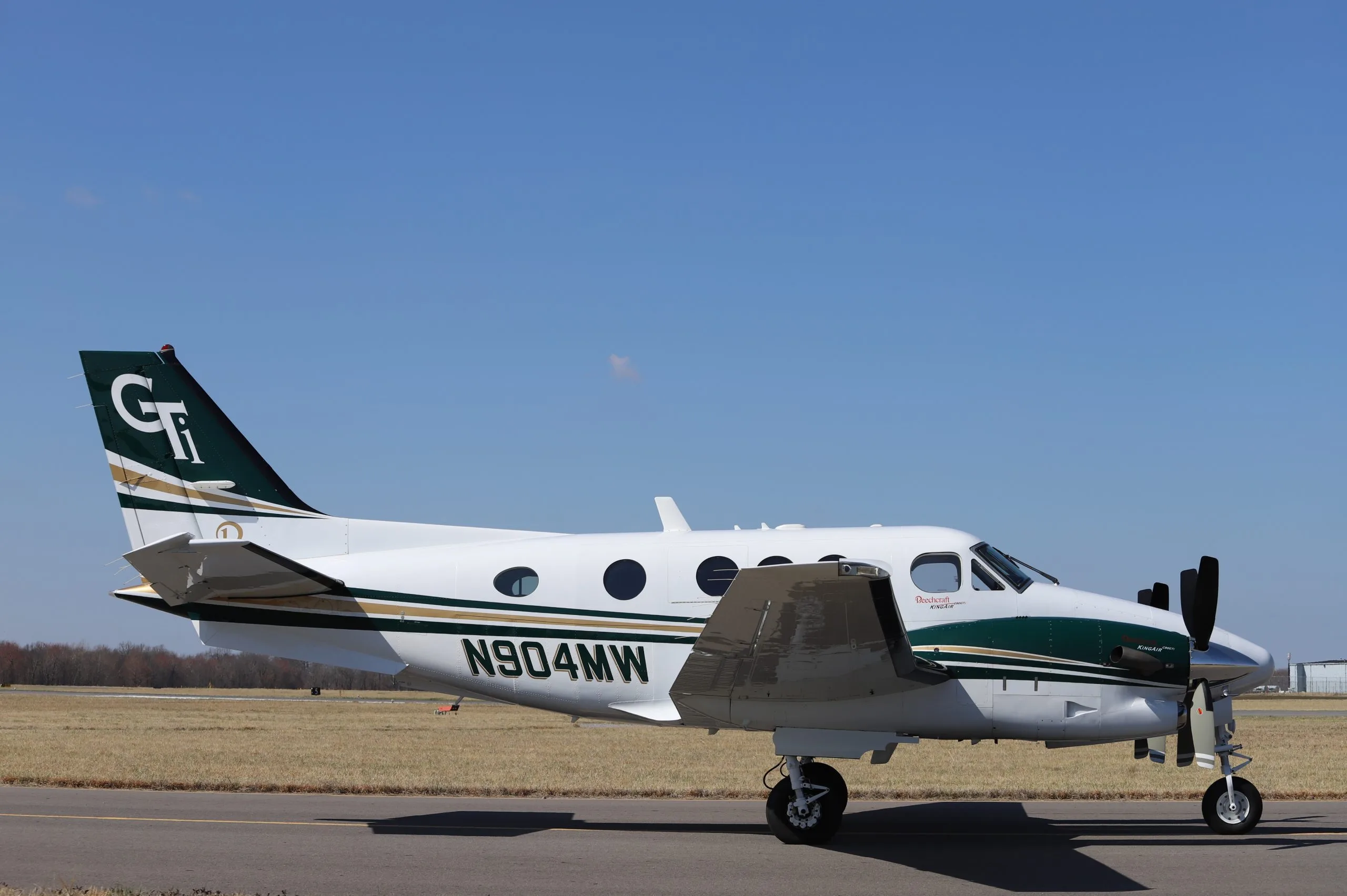 Cockpit and instrument panel of a 2008 Beechcraft KING AIR C90GTI.
