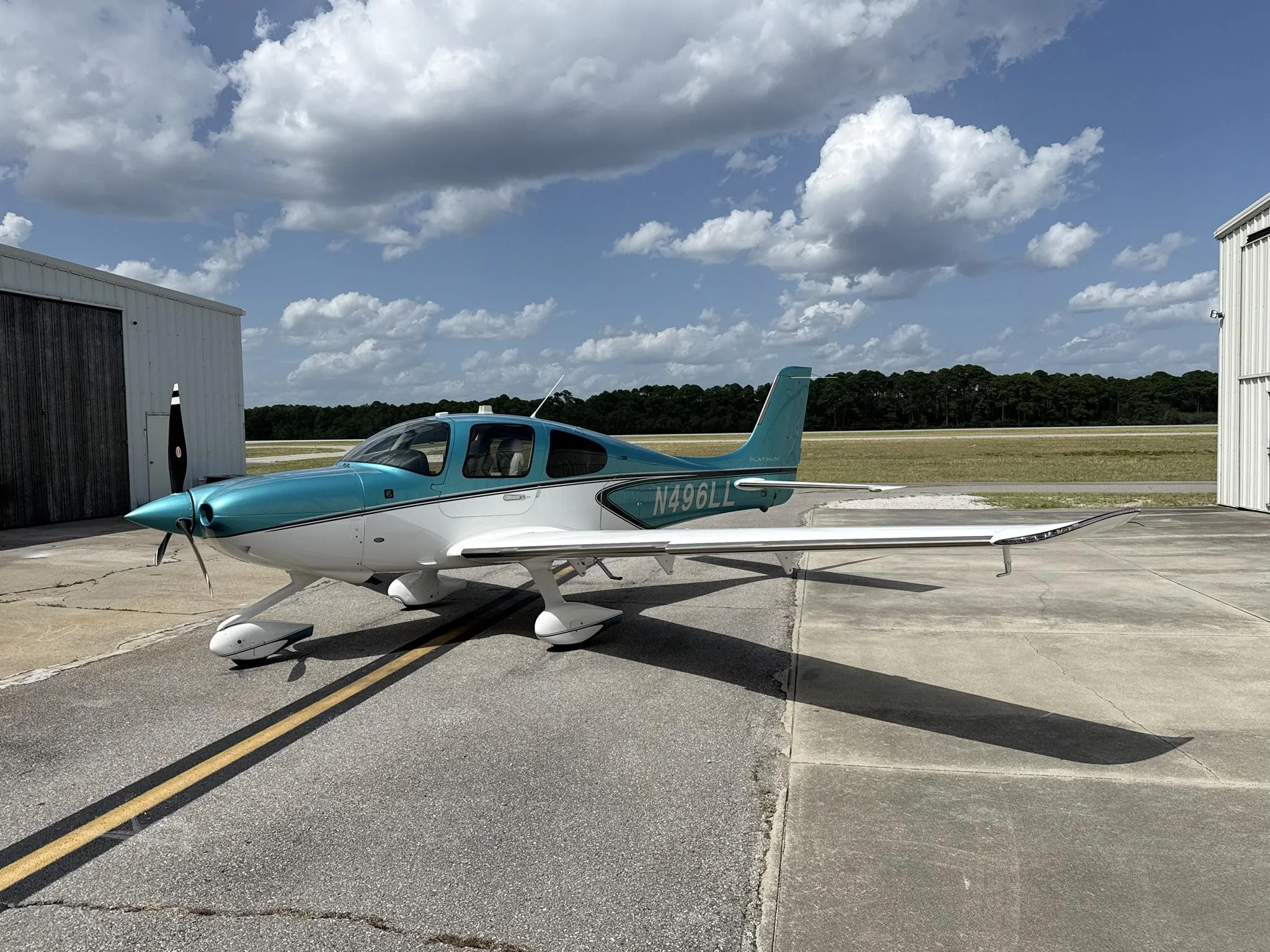 Exterior view of a 2023 CIRRUS SR22-G6 TURBO, N496LL.