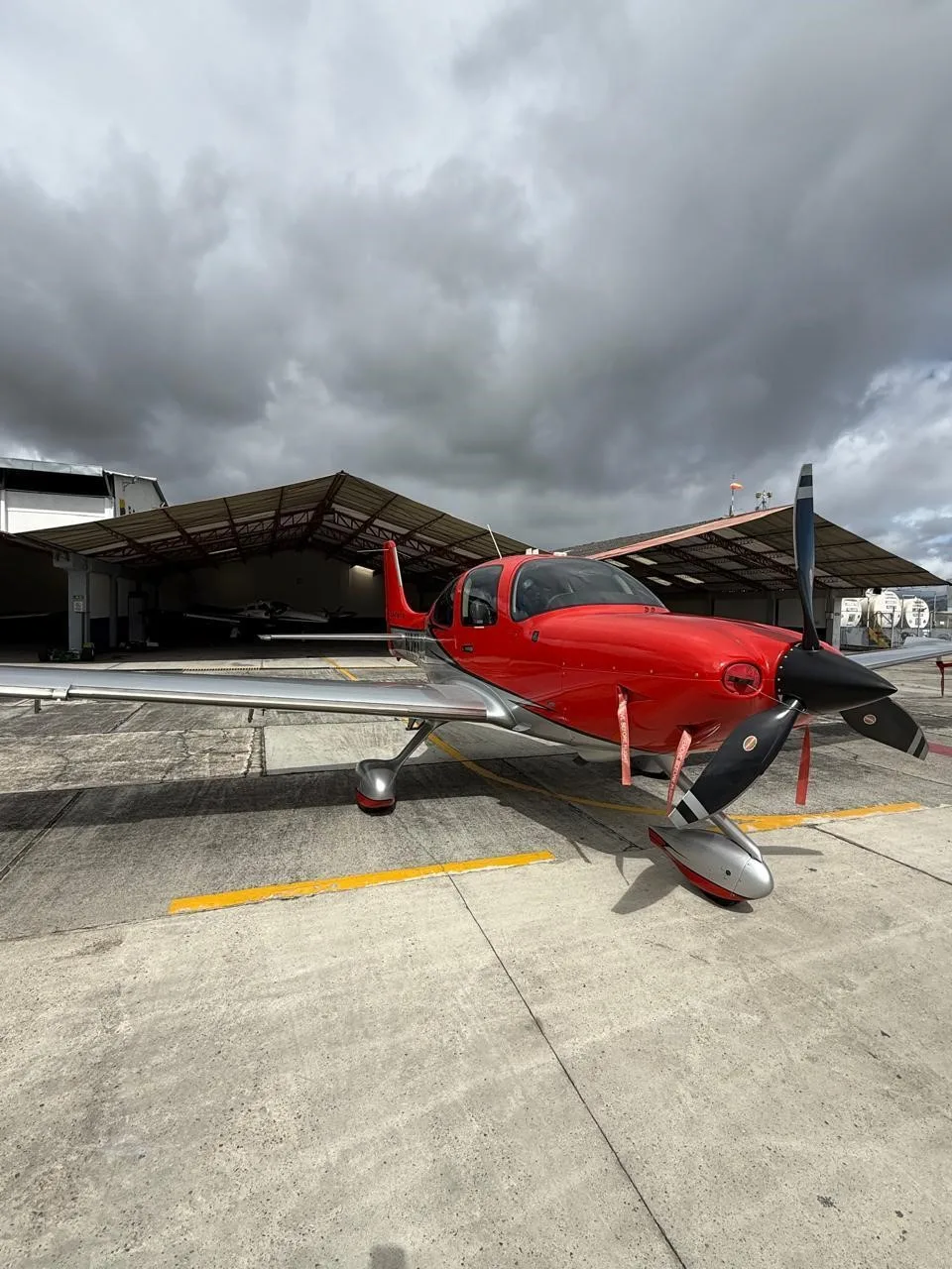 Exterior view of a 2020 CIRRUS SR22-G6 TURBO, N265JC.
