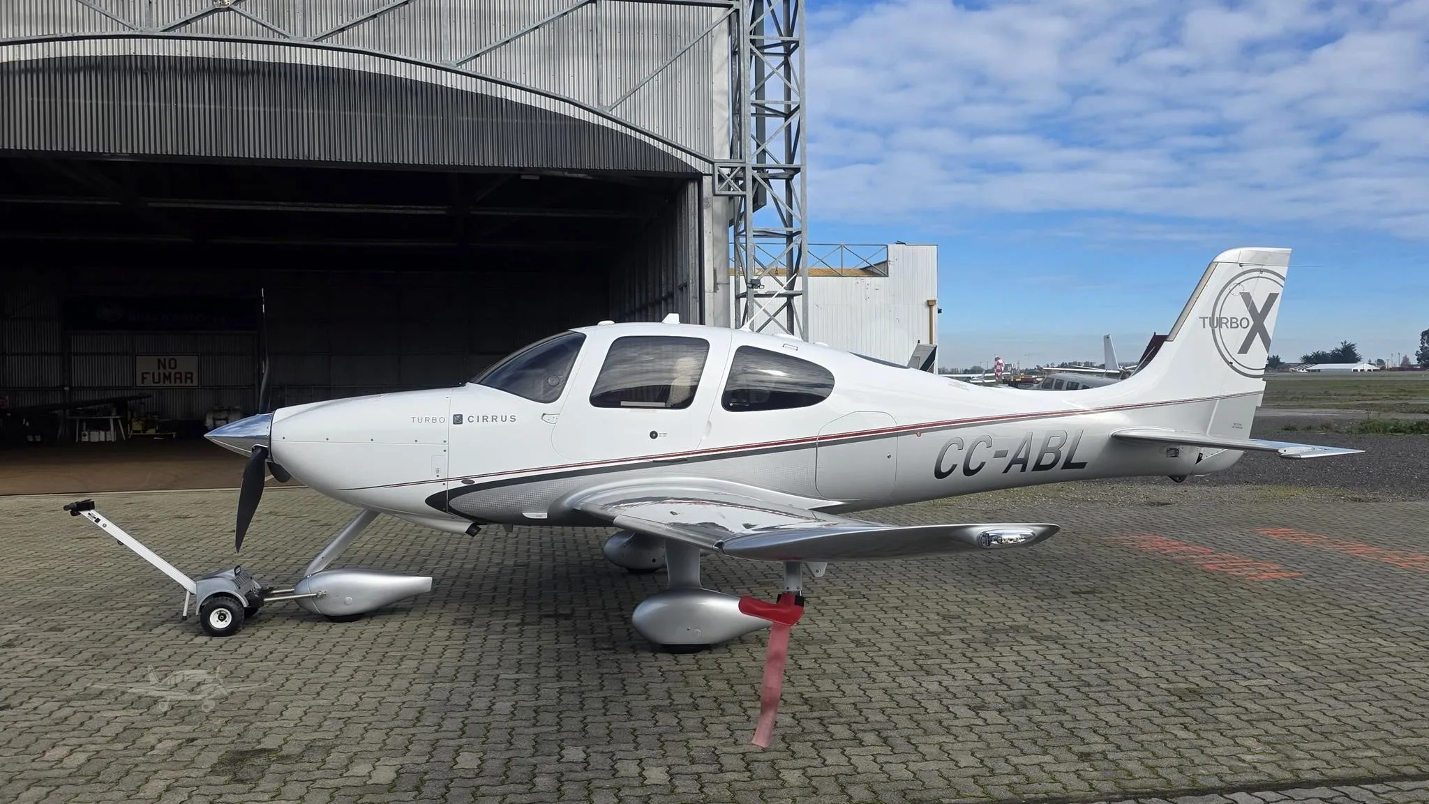 Exterior view of a 2010 CIRRUS SR22-G3 TURBO, CC-ABL.