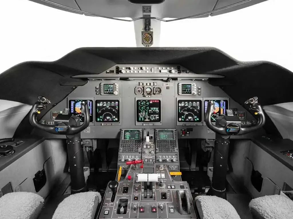Cockpit and instrument panel of a 2001 Gulfstream.
