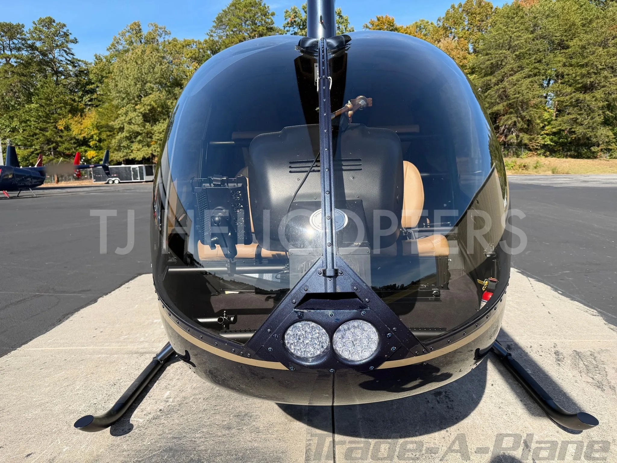 Exterior view of a 2018 ROBINSON R66.