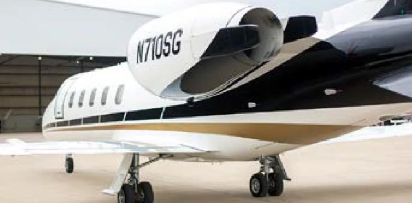 Engine detail of a Learjet 60 sn191.