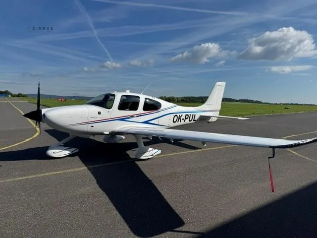 Exterior view of a 2020 CIRRUS SR20-G6.
