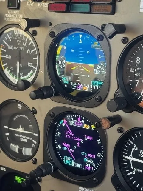Avionics suite of a 2000 PIPER ARCHER III.