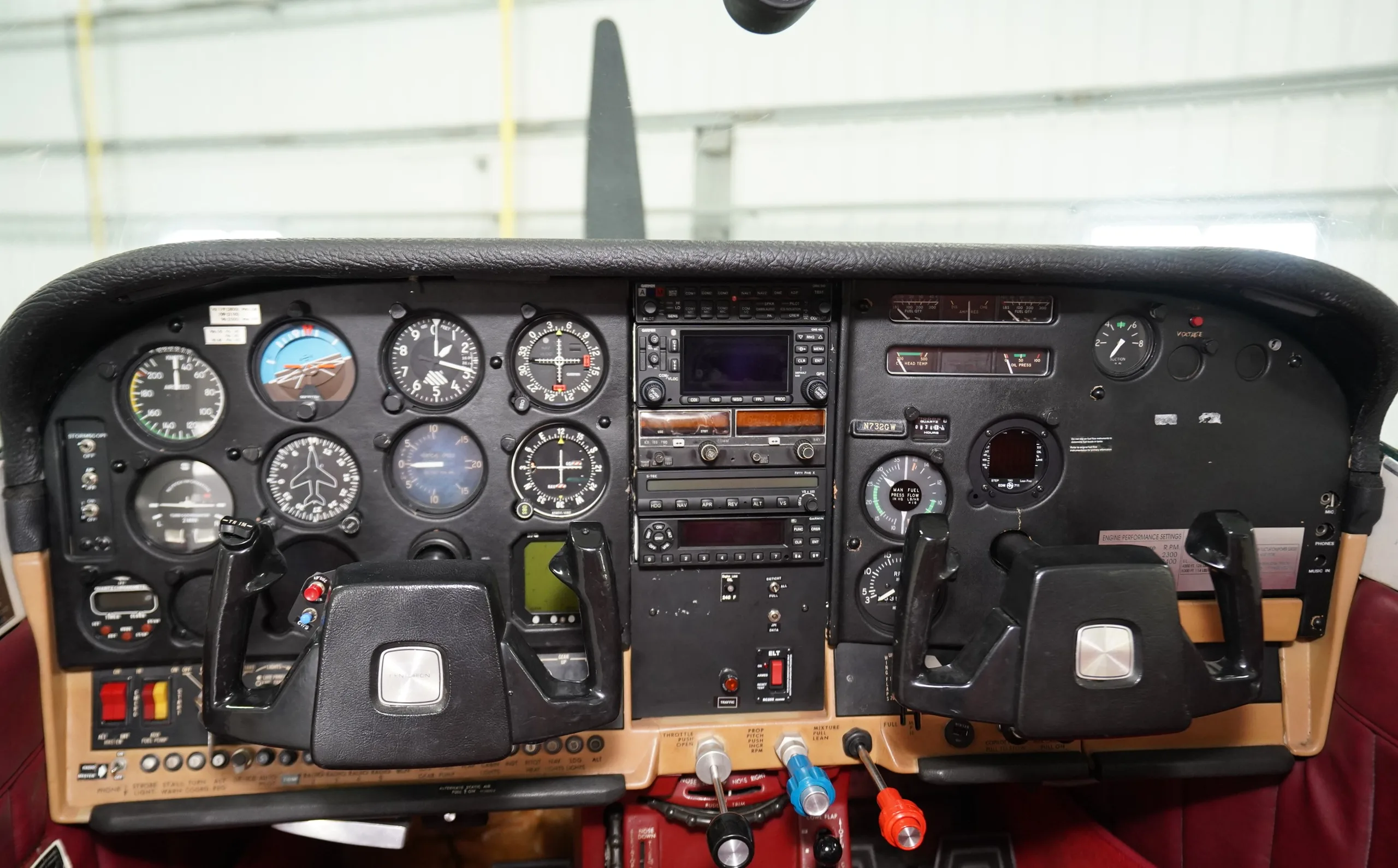 Cockpit and instrument panel of a 1976 Cessna Centurion 210L.