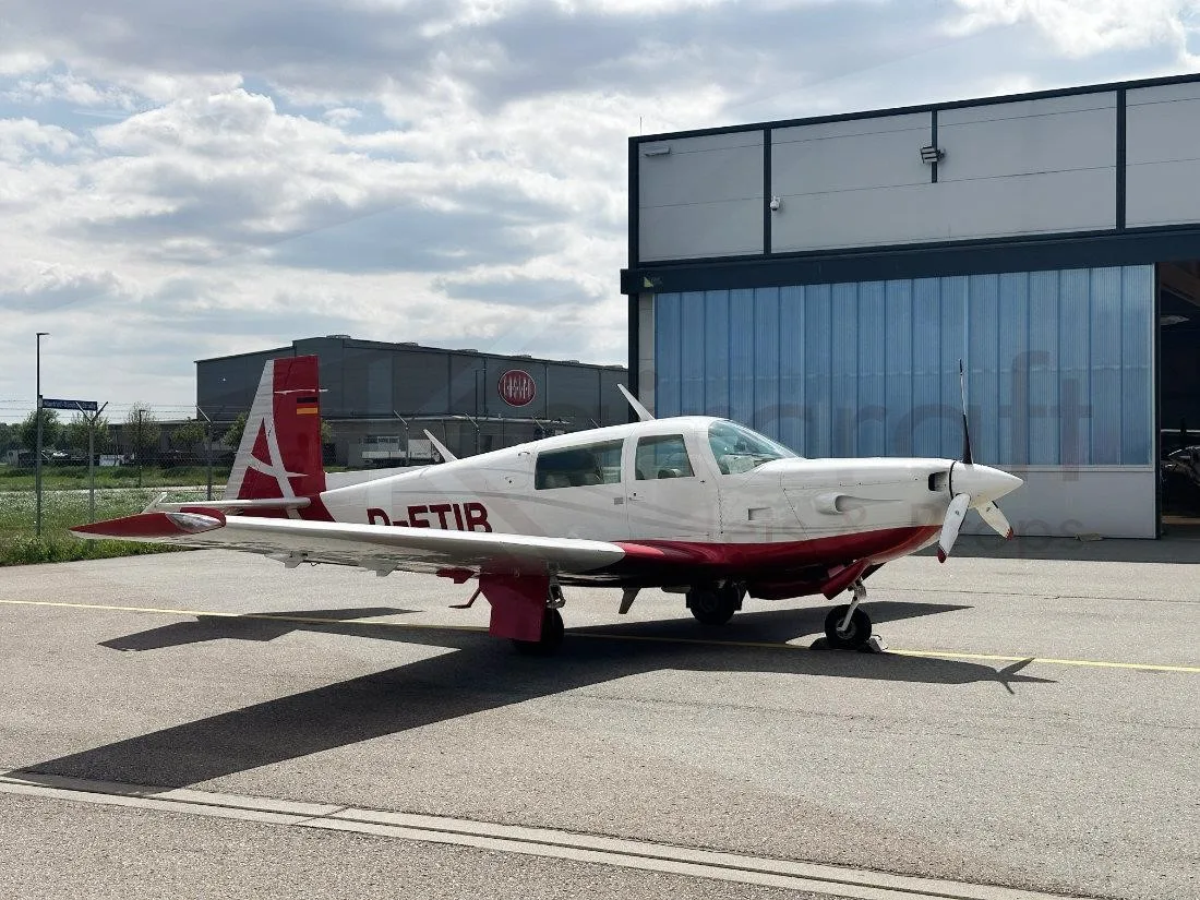 Exterior view of a 1980 MOONEY M20K 231, D-ETIB.
